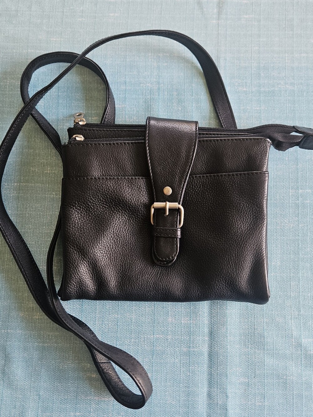 Paul & Taylor leather unisex crossbody bag black expandable. Unisex.